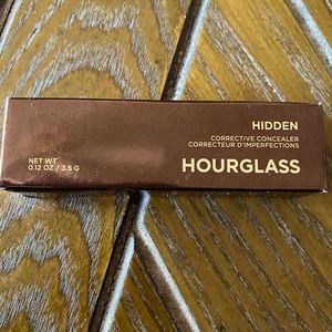 Hourglass Hidden Corrective Concealer in Sand